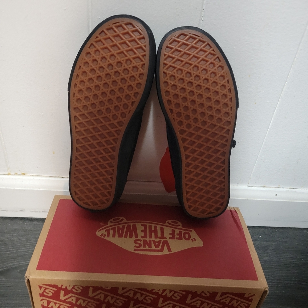 Black Doheny Van's size 6 Women's- NEW - Picture 3 of 4